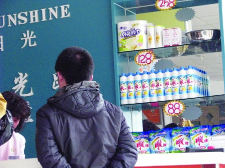 刷醫(yī)保卡買日用品，開發(fā)票竟變‘藥’ 藥店成‘超市’，監(jiān)管面臨挑戰(zhàn)